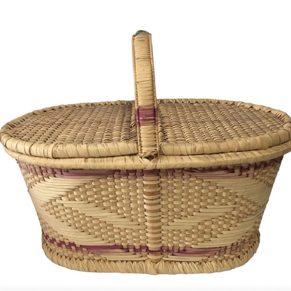 VTG LG Woven Wicker Oval PICNIC BASKET Split Lid Chevron pattern WEDDING GIFT